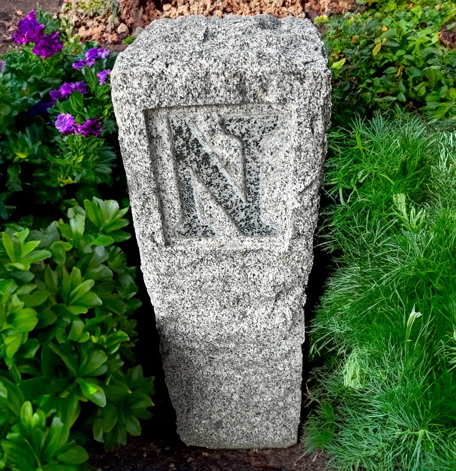 Granite Directional Post - Image 4